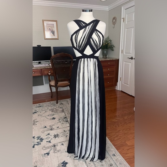 BCBG MaxAzria Cutout Malgosia Formal Evening Gown - Picture 7 of 11